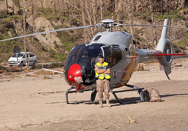 Retiran el helicóptero militar accidentado en Pinos Genil