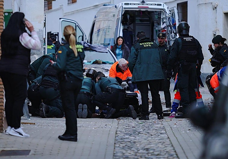 Logran reducir a un hombre atrincherado en Nigüelas que amenazaba con causar daños en la casa
