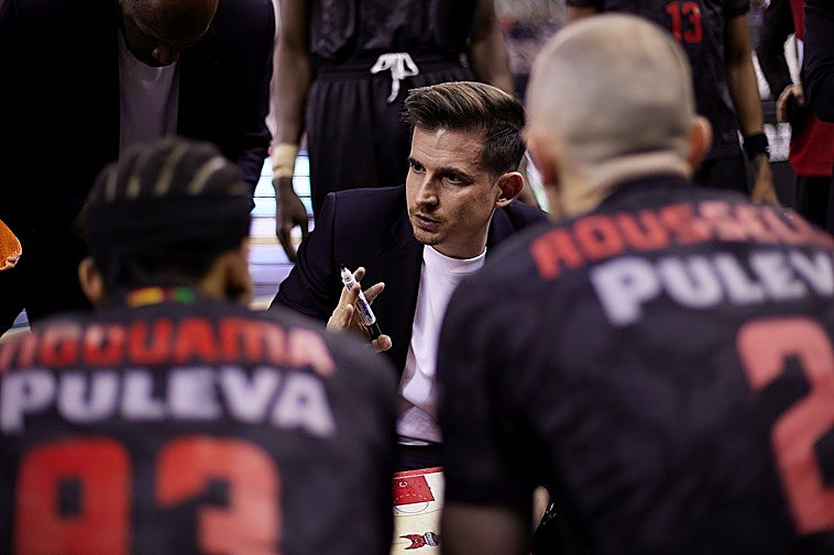 «Compartimos el balón pero nos dominaron en el rebote y físico», apunta Arturo Ruiz