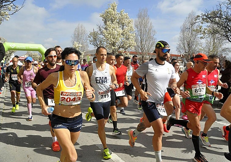Alberto González y Carolina Huertas ganan con autoridad la 49 Media Maratón Ciudad de Baza