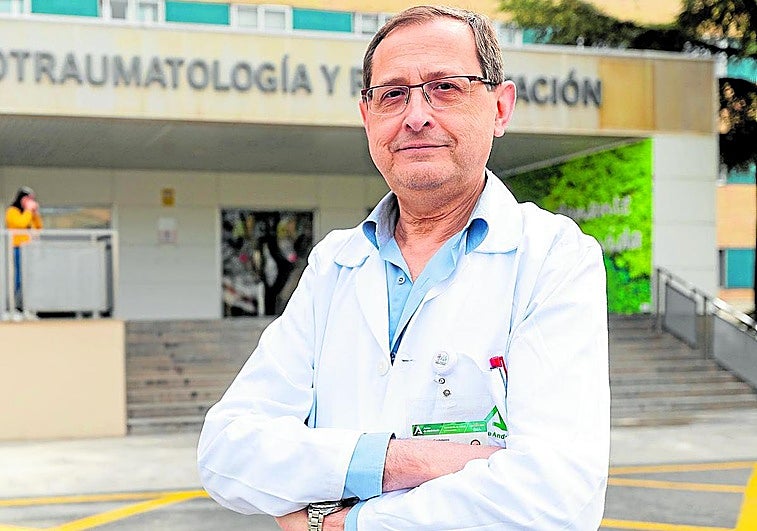 «Los signos iniciales del párkinson pueden confundir y atribuirse a los de la vejez»