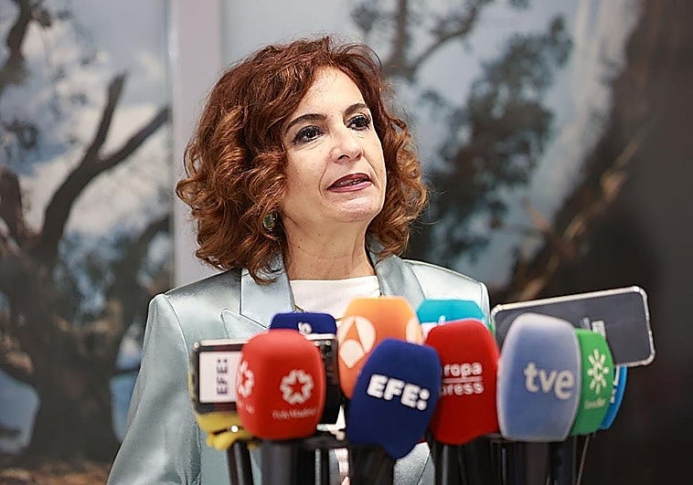 Montero afirma que Moreno convoca ya las andaluzas por «temor al repunte del PSOE»: «Ya hay fecha para el cambio»