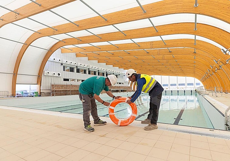 La piscina olímpica de Fuentenueva vuelve a llenarse 14 años después