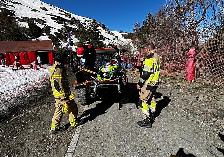 Herida una mujer en una atracción del parque Mirlo Blanco de Sierra Nevada
