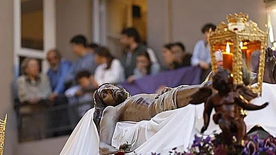 Congoja en Viernes Santo de Jaén: Santo Sepulcro y Soledad, en la calle