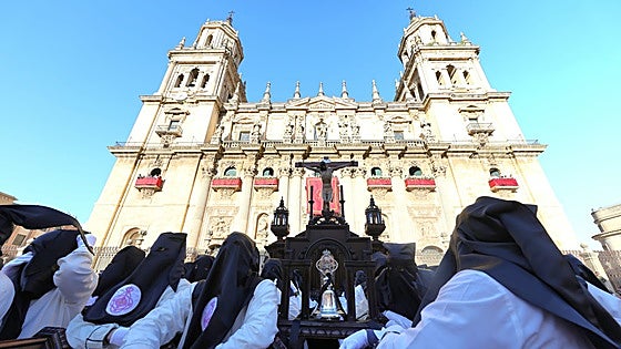 Marcialidad y fe unidas para celebrar el centenario de la Hermandad de la Buena Muerte