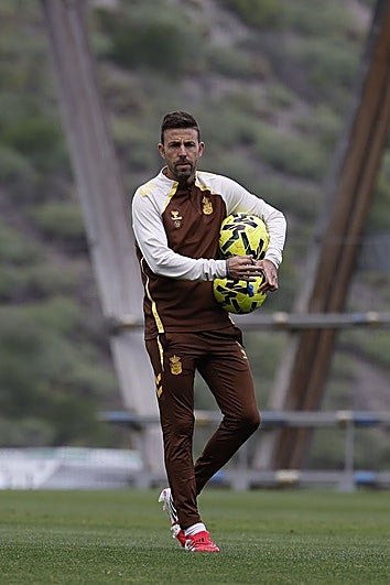 Luis García eleva el objetivo del Granada CF: «Está llamado a pelear por el ascenso»