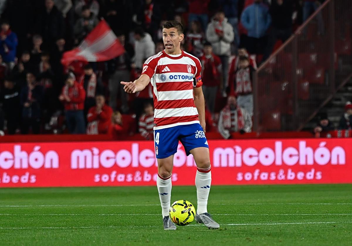 Primera renovación en el Granada CF: Rubén Alcaraz seguirá de rojiblanco | Ideal Primera renovación en el Granada CF: Rubén Alcaraz seguirá de rojiblanco | Ideal