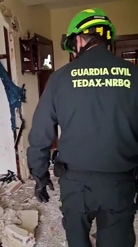 Explosión de gas en Huétor Vega en la que han resultado heridos un joven y sus padres