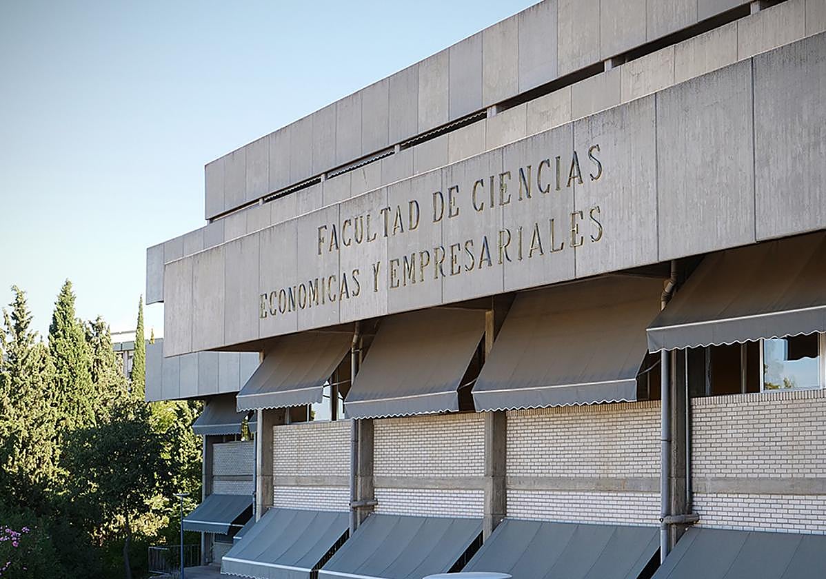 La Facultad de Ciencias Económicas y Empresariales celebra la ...
