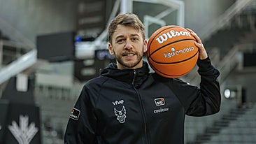 Gonzalo Hermoso se sumó al cuerpo técnico del Covirán tras ser uno de los preparadores directos de Álvaro Cárdenas en La Zubia.