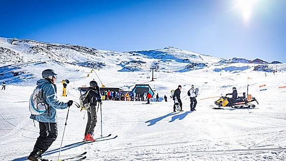 Una temporada de luces y sombras en Sierra Nevada con un 4% más de esquiadores