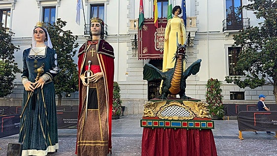 Desvelado el vestido de la Tarasca: de amarillo y con pedrería para el Corpus de Granada