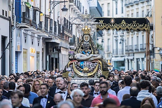Las mejores imágenes de la Virgen de las Angustias por las calles de Granada