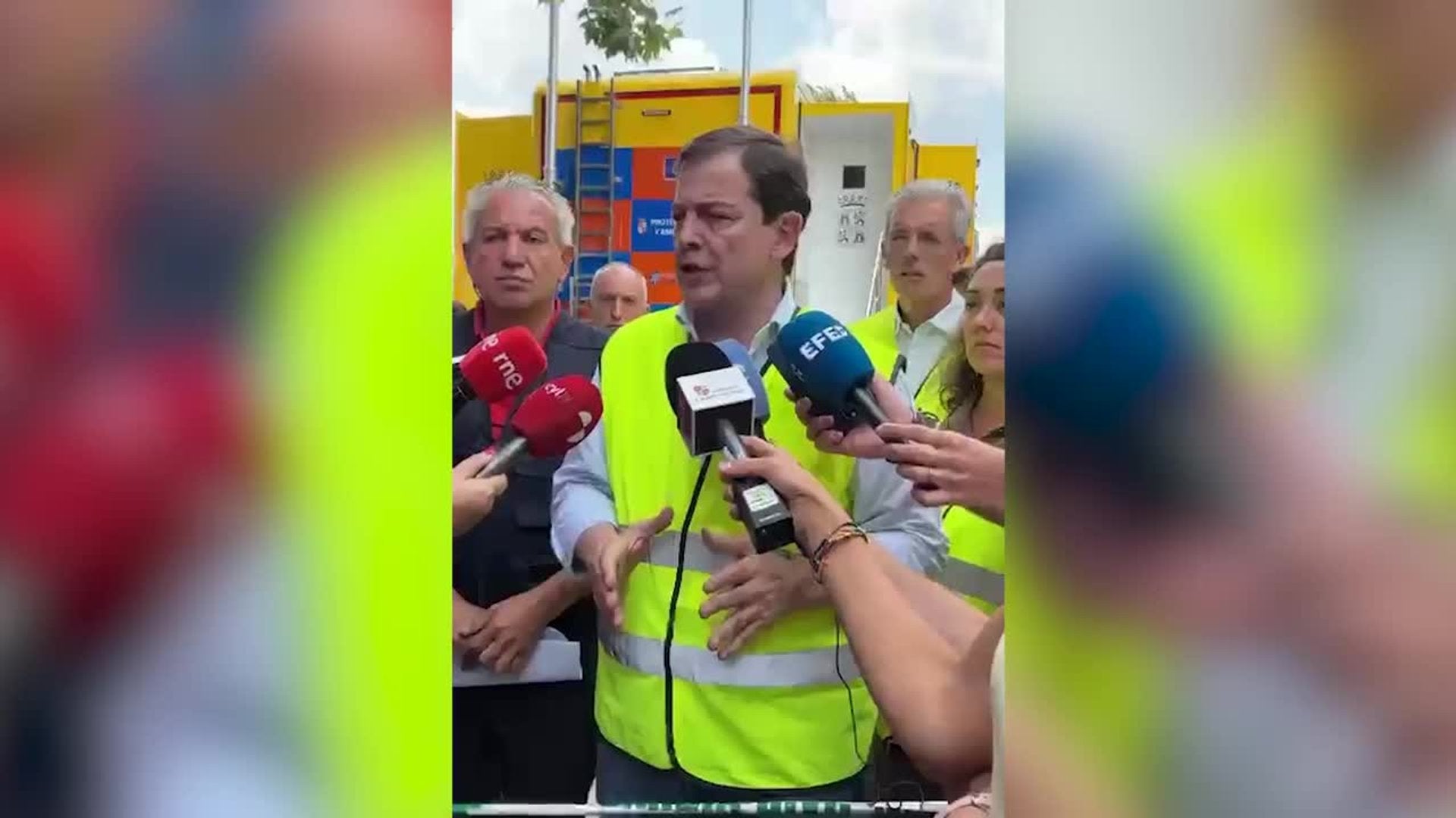 Mañueco respalda evacuación del Valle del Tiétar y pide responsabilidad ante el fuego de Ávila