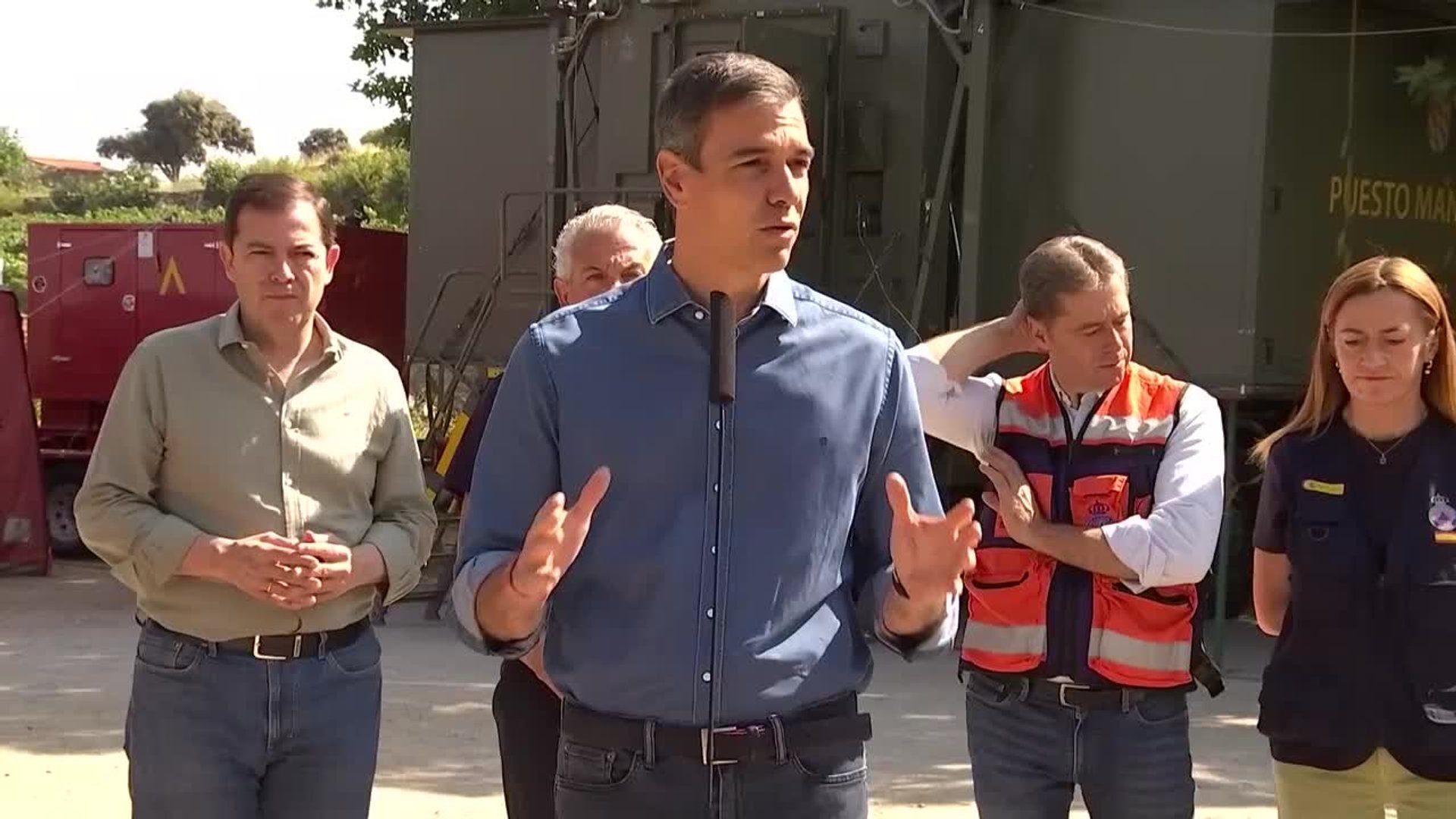 Sánchez afirma que la noche "ha sido positiva" en los incendios pero "quedan horas complejas"