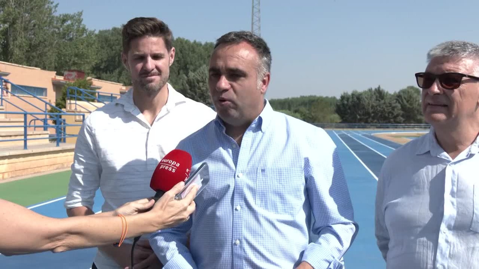Inversión de más de 600.000 euros permite renovar la pista de atletismo en Guadix (Granada)