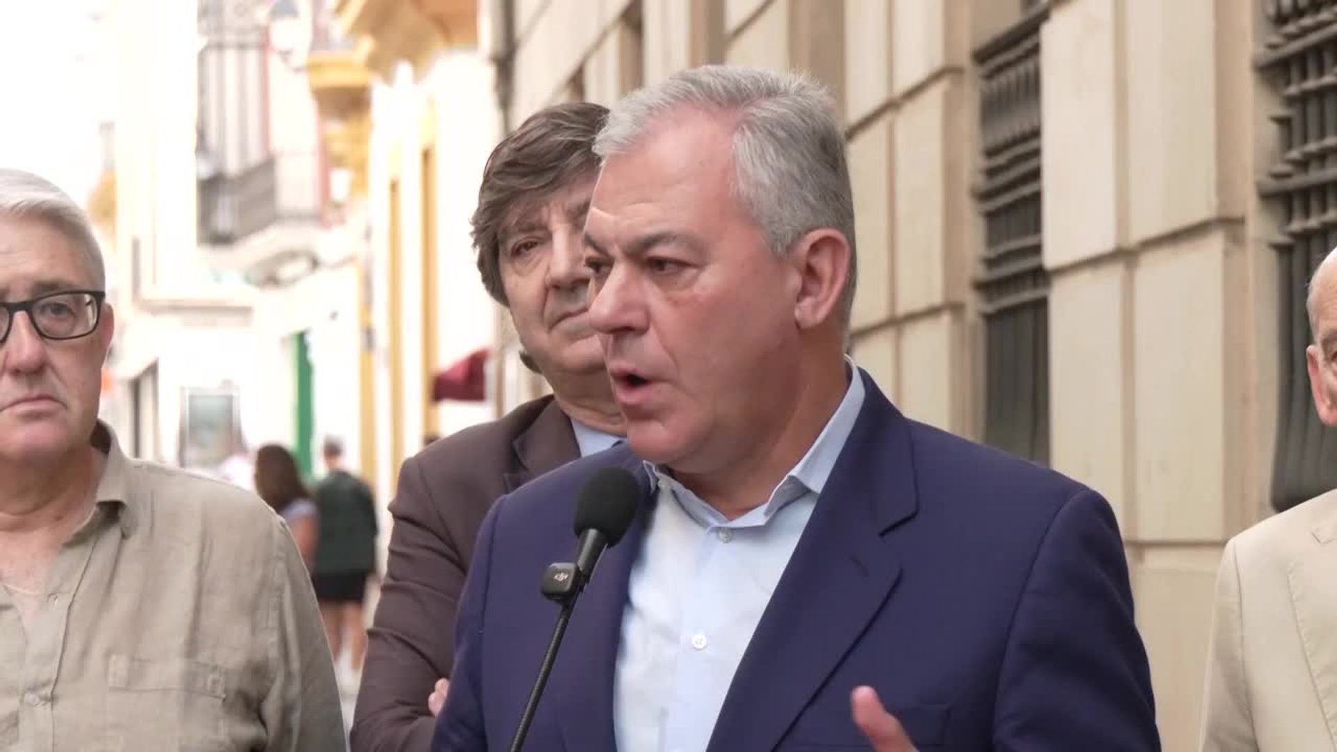 Sevilla dedicada una placa a Luis Cernuda en el Paseo de los Poetas de la Generación del 27
