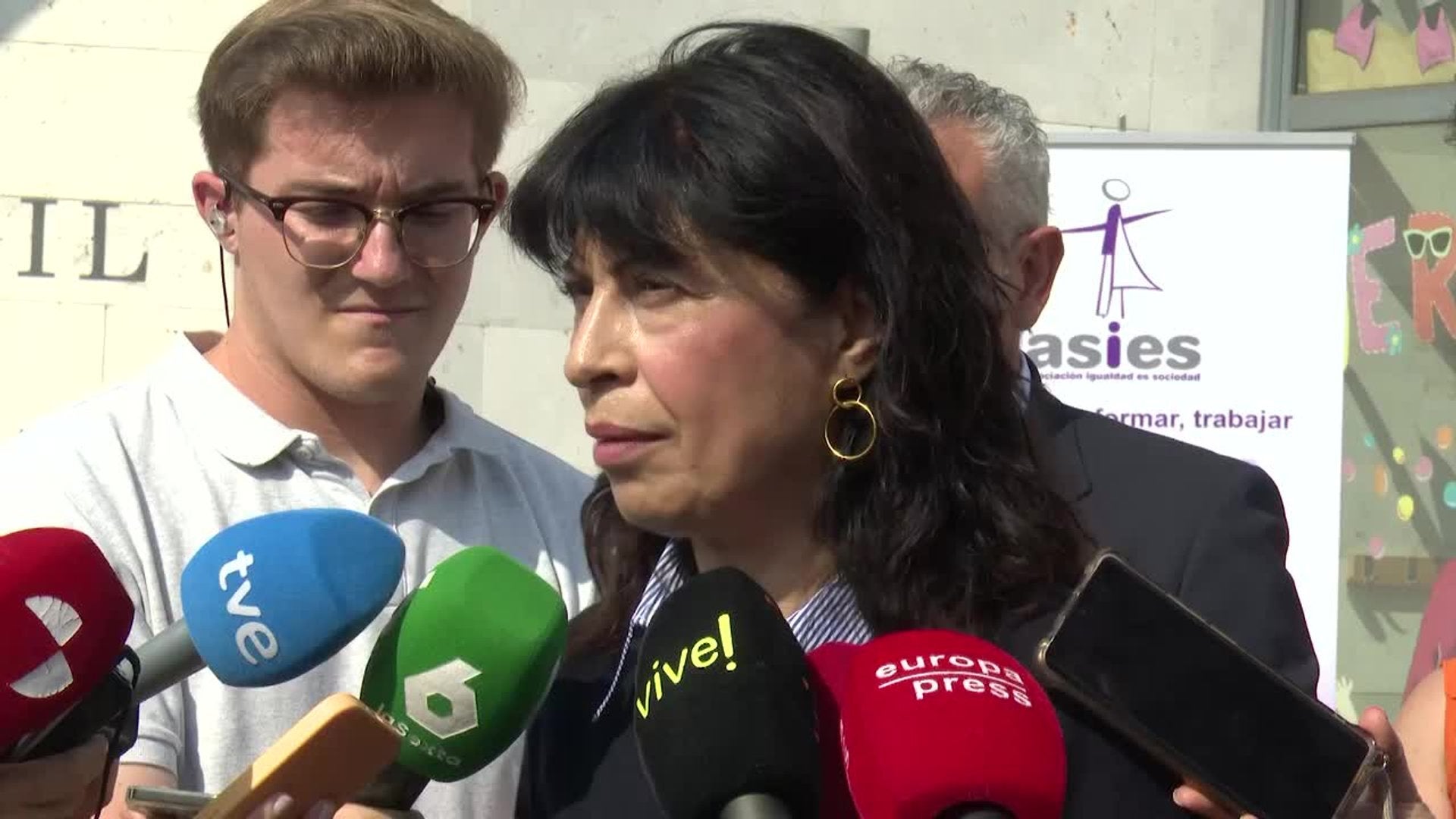 Redondo agradece a los municipios españoles que han instalado puntos violetas durante fiestas
