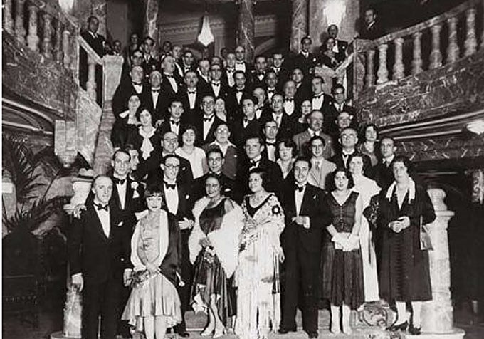 Inauguración del Teatro Rialto en la Gran Vía de Madrid.
