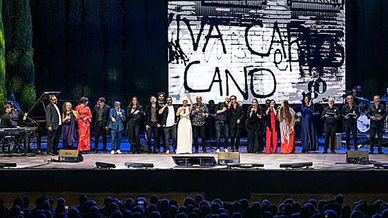 La murga de los Carloscanonantes: el inolvidable homenaje a Carlos Cano en el Generalife por su 80 aniversario