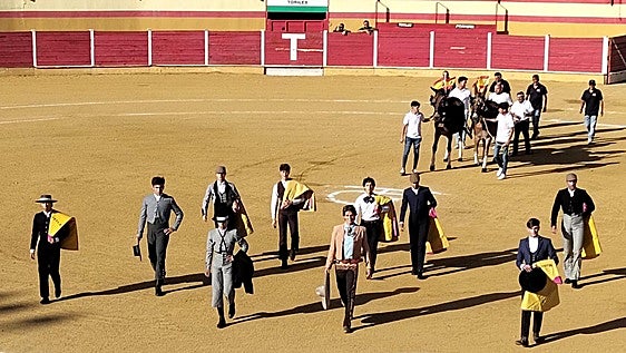 Pablo Fernández y Matías Jiménez cortan una oreja en la novillada de Motril