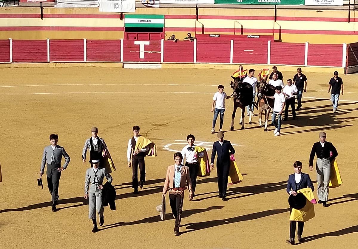 Un momento del paseíllo en la Plaza de Motril
