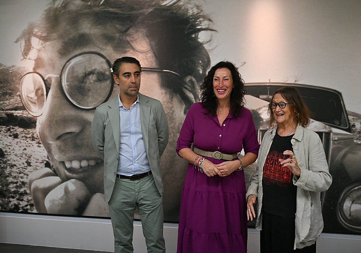 Julia Baird, hermana de John Lennon, en la visita a la Casa del Cine.