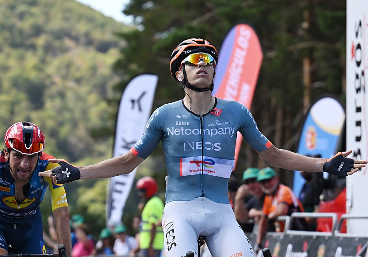 Oscar Onley, que ganó una etapa en Burgos, puede quitar los galones a Carlos Rodríguez en la Vuelta.