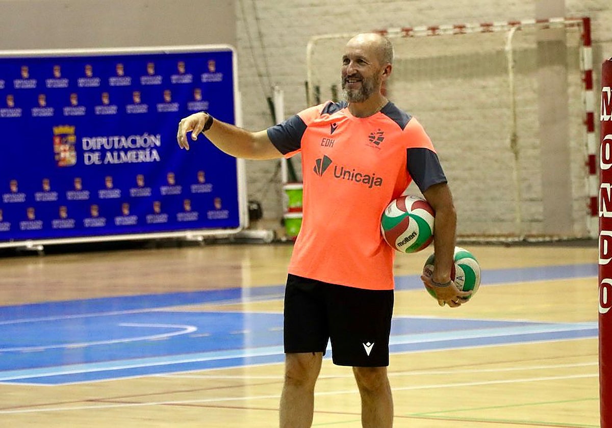 Enrique de Haro cogerá el 'látigo' para dirigir la preparación física.