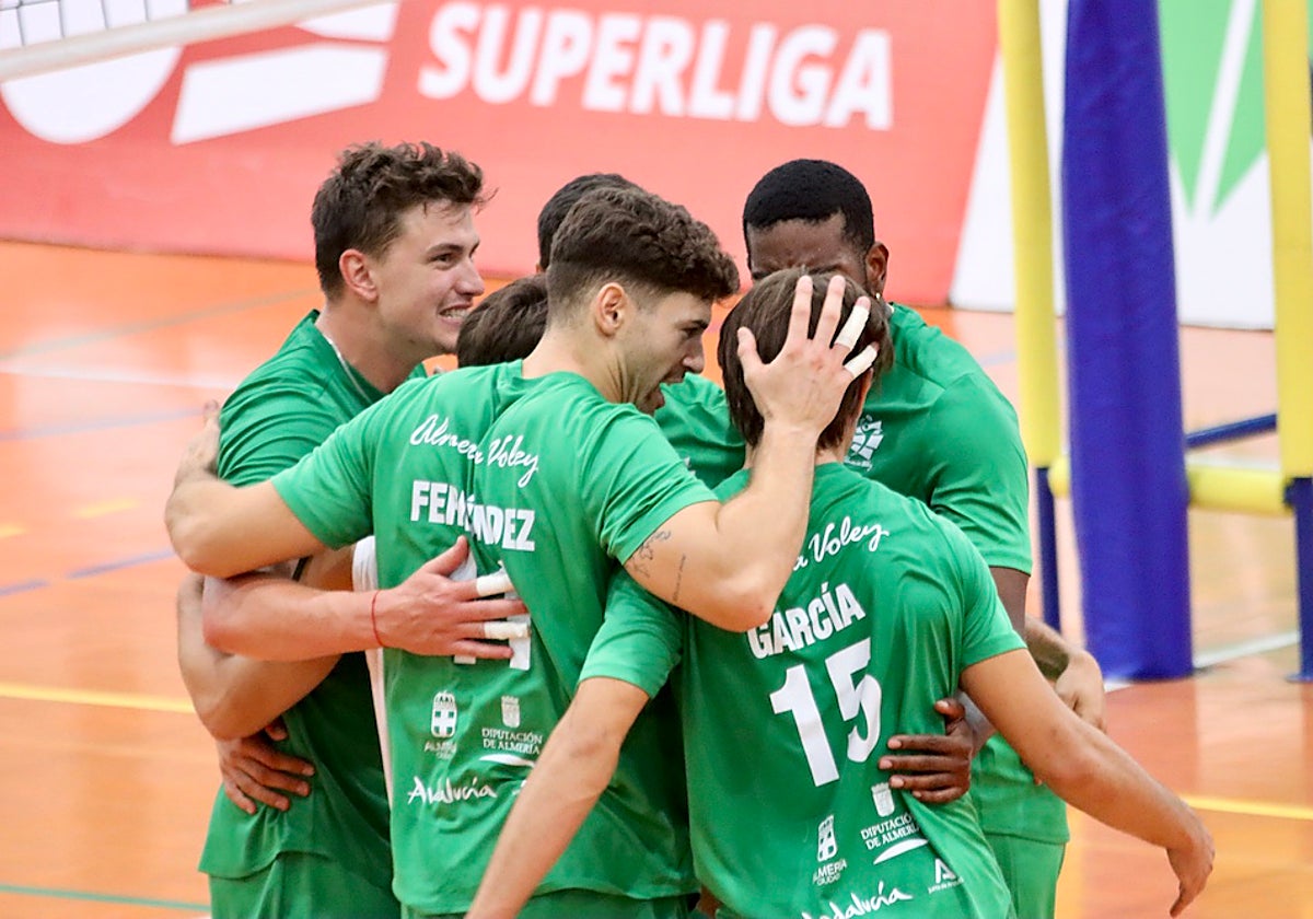 El equipo almeriense sigue 'uniéndose' para crecer paulatinamente en un gran torneo de pretemporada.