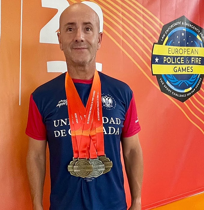 Mariano Ruiz posa con sus medallas de los Juegos.