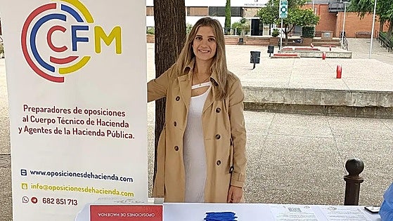 La academia de Pinos Puente que guía a cientos de opositores a Hacienda de toda España