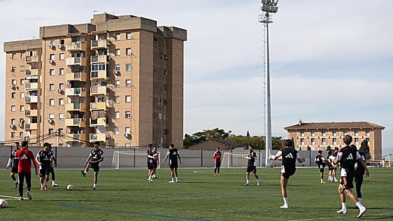 El Granada CF prepara el duelo de Copa en su nuevo campo de césped artificial