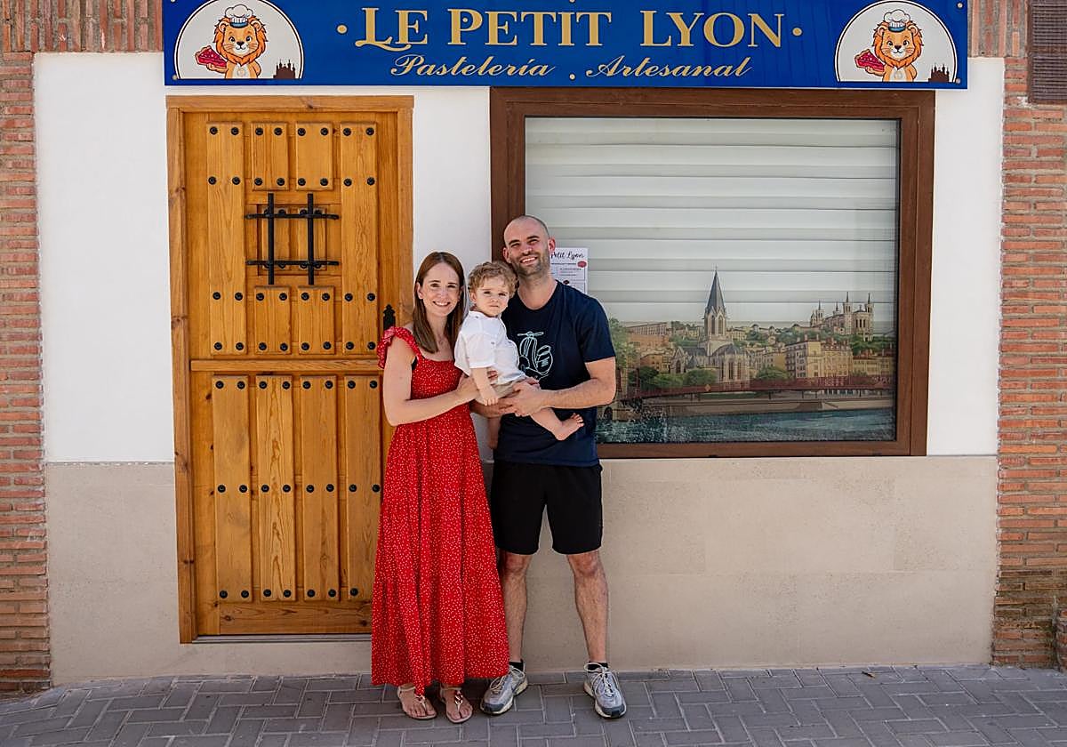 'Le Petit Lyon' está ubicada en la calle Horno, número 13, de Padul