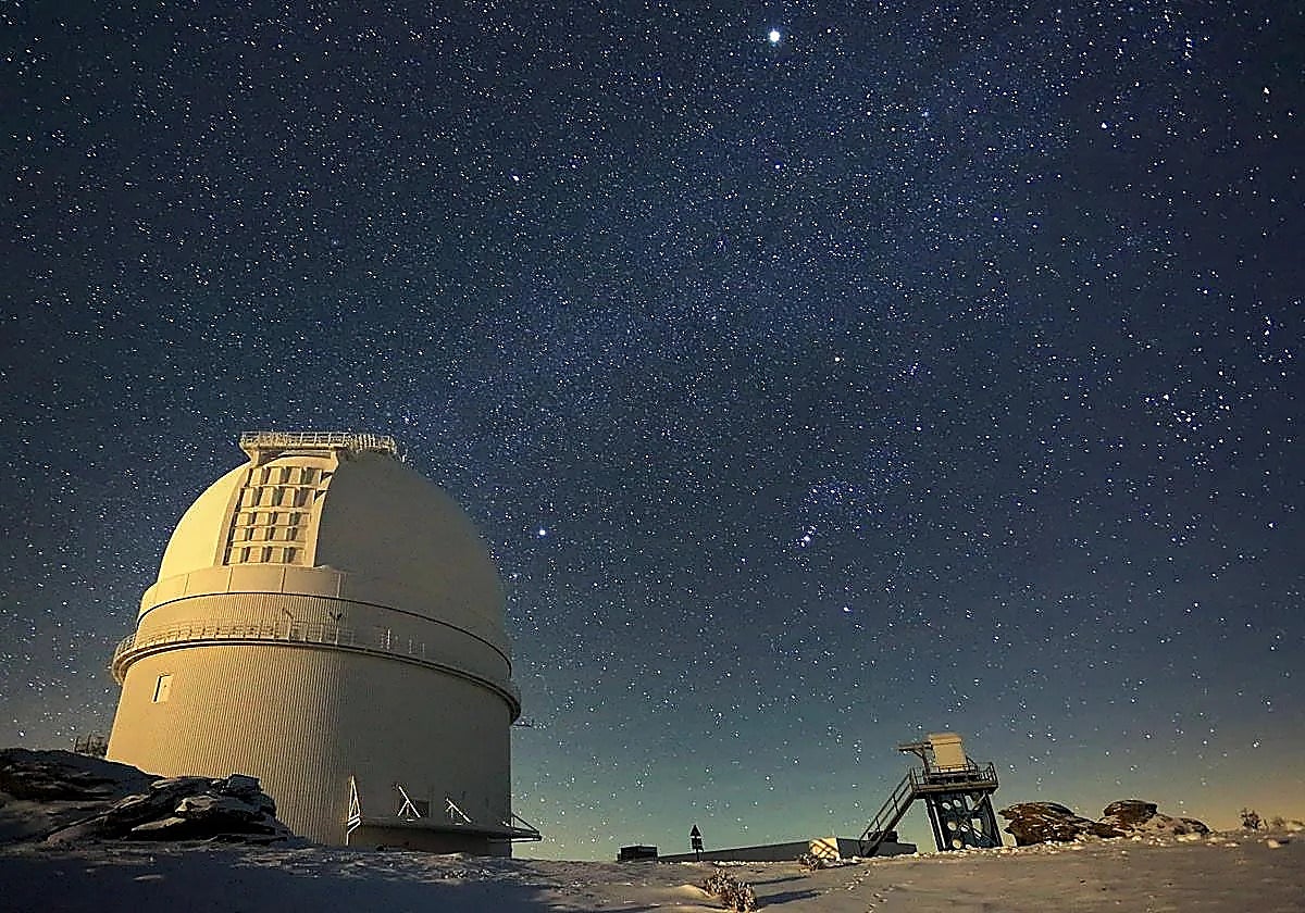 Imagen de archivo del observatorio en su actividad habitual: observar el cielo nocturno