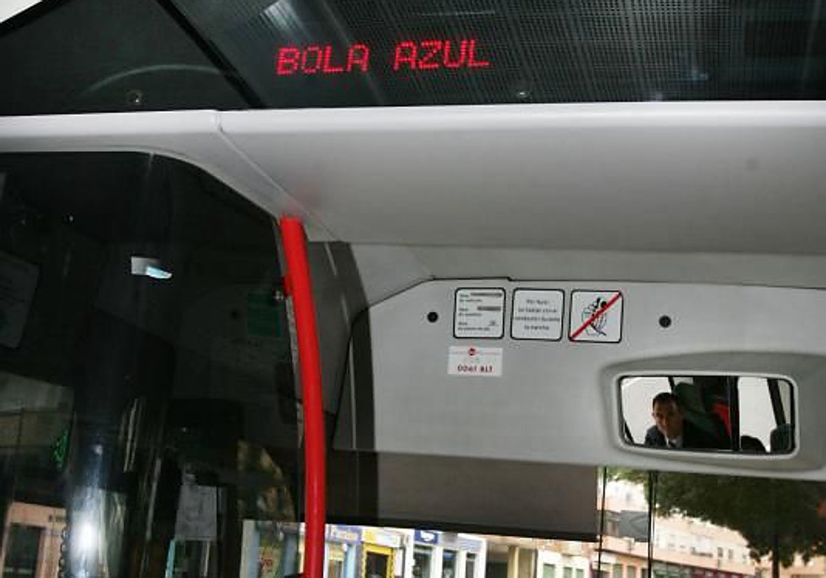 Autobús nocturno, parada «a demanda» en el PITA y carril bus: las propuestas para el urbano de Almería