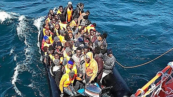 Condenado a cuatro años de cárcel el piloto de una pequeña patera con 22 inmigrantes a bordo