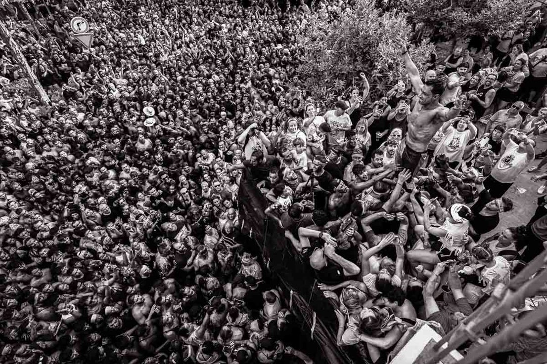 El Cascamorras en blanco y negro