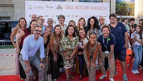 El Hospital Virgen de las Nieves sorprende a los pequeños hospitalizados con una noche de cine al aire libre