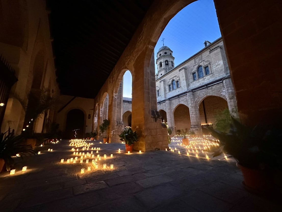 La imágenes de Baeza bajo la luz de las velas