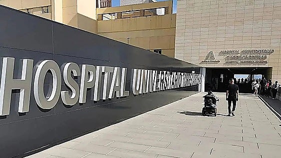 Condenan al SAS a indemnizar con casi 350.000 euros a una paciente que sufrió un ictus tras una operación en Torrecárdenas