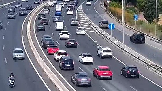 Colapso total en la Circunvalación entre Peligros y Armilla por un accidente