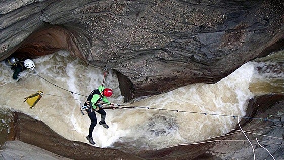 Fallece un hombre tras caer a una poza en el barranco de Trevélez