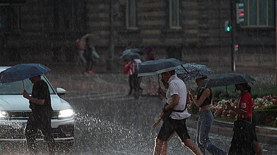 Una ciclogénesis explosiva trae un cambio de tiempo: lluvias y bajón térmico en Granada