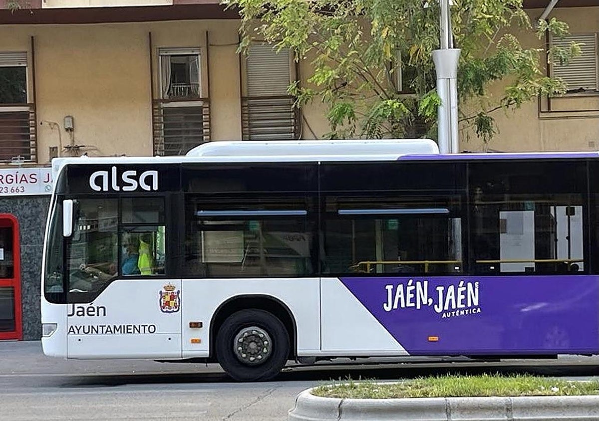 Huelga de autobuses urbanos en Jaén para el inicio de la Feria de San Lucas | Ideal