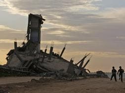 Los bombardeos han dejado las casa de la franja de Gaza completamente destrozadas. / Ap