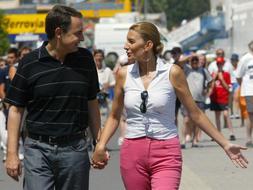 José Luis Rodríguez Zapatero, junto a su esposa Sonsoles Espinosa, en Menorca en 2004. / Archivo