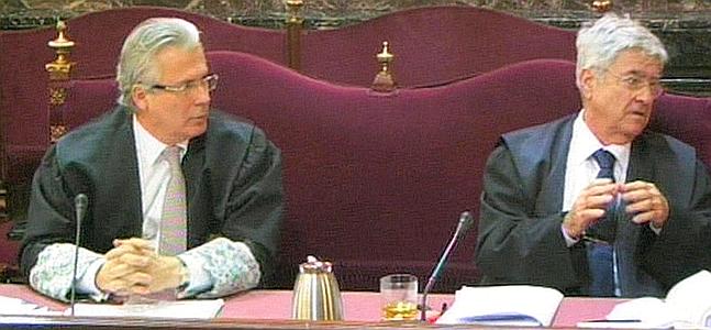 Garzón y su abogado. / Foto: Efe | Vídeo: Atlas