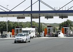 Un peaje en una autopista española. / Archivo